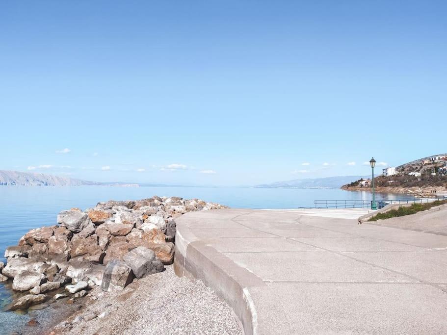 Novouredeni Stan S Balkonom I Pogledom Na More Senj  Εξωτερικό φωτογραφία