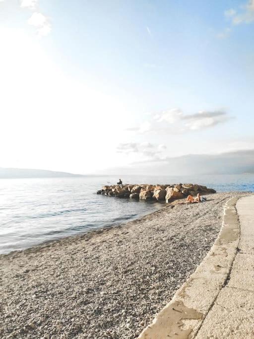 Novouredeni Stan S Balkonom I Pogledom Na More Senj  Εξωτερικό φωτογραφία