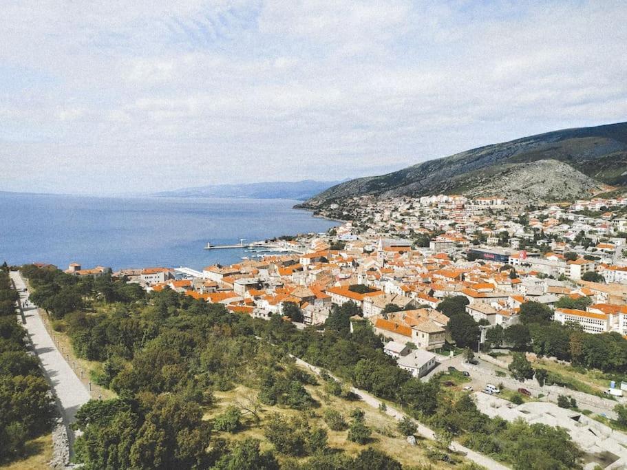 Novouredeni Stan S Balkonom I Pogledom Na More Senj  Εξωτερικό φωτογραφία