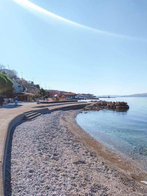 Novouredeni Stan S Balkonom I Pogledom Na More Senj  Εξωτερικό φωτογραφία
